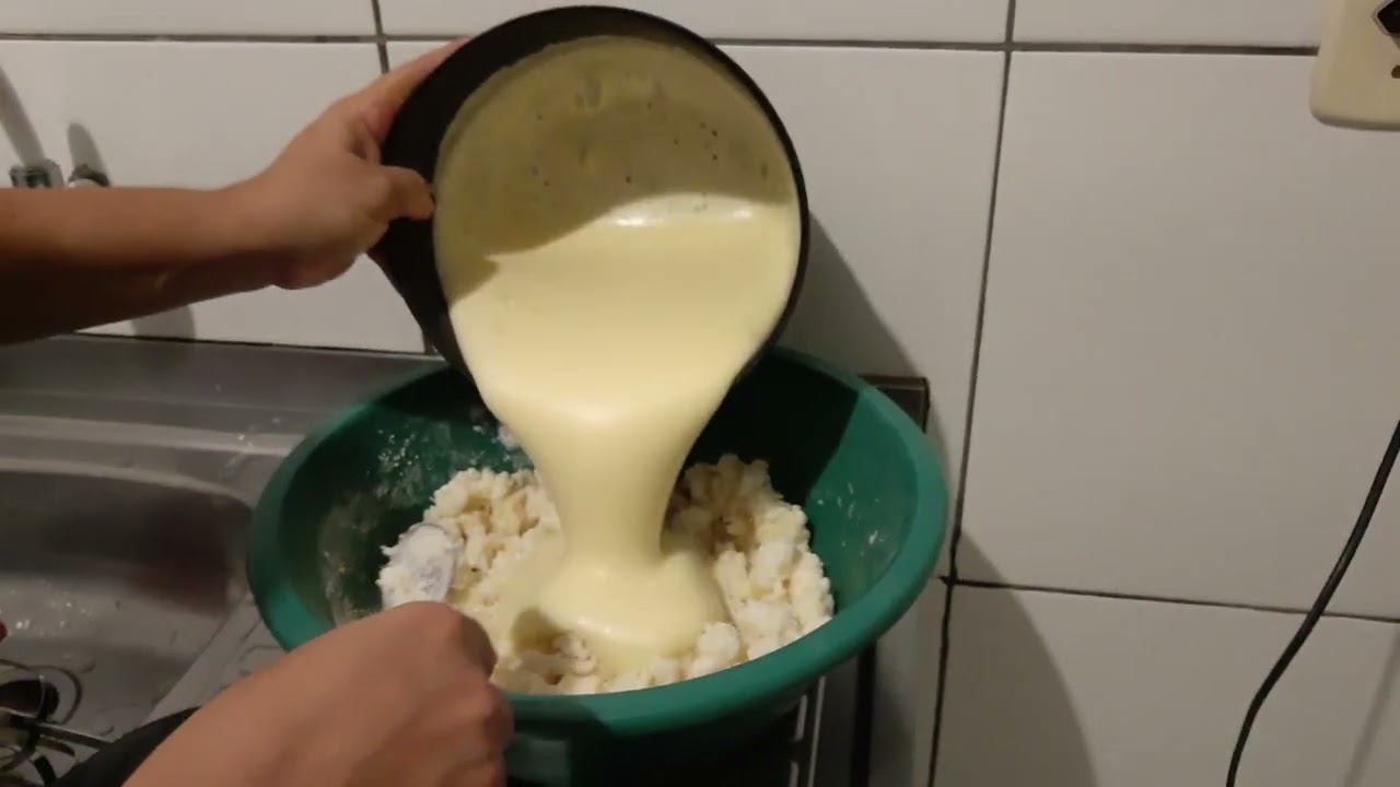 BOLO DE GOMA COM QUEIJO