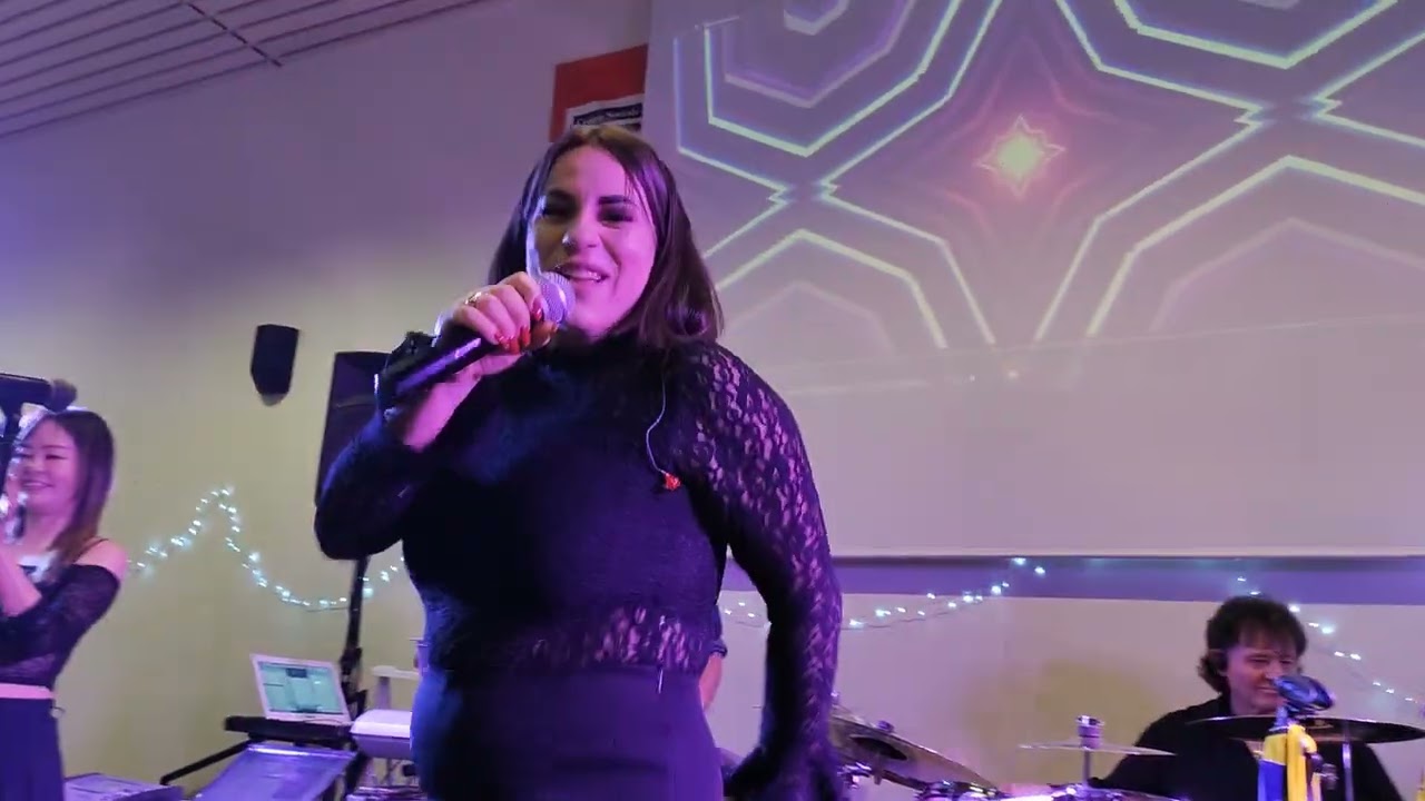 27,02,2026, centro sociale 25 aprile a Correggio con l'orchestra Luca canali voce vanessa mix