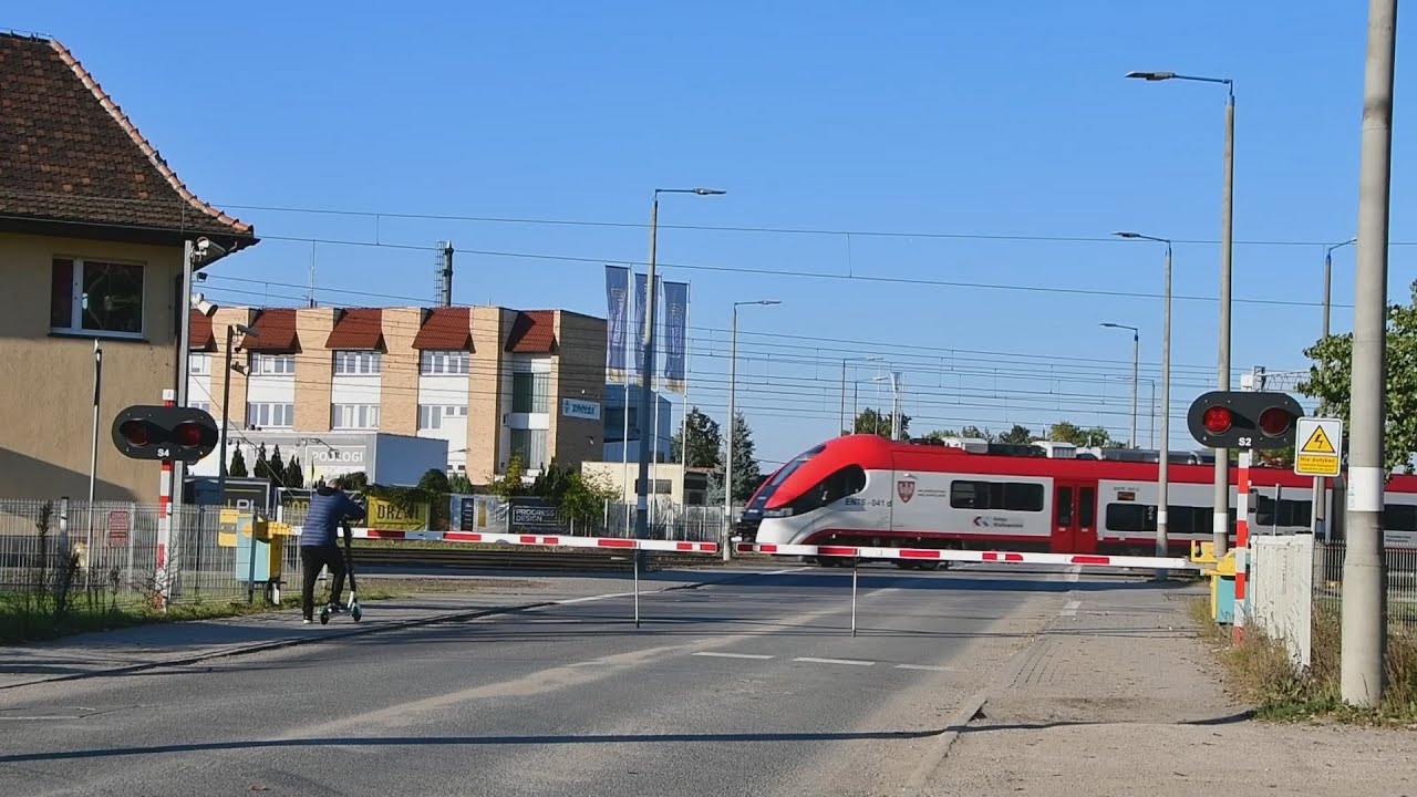 Przejazd kolejowy Poznań, ul. Św. Michała - 3 pociągi