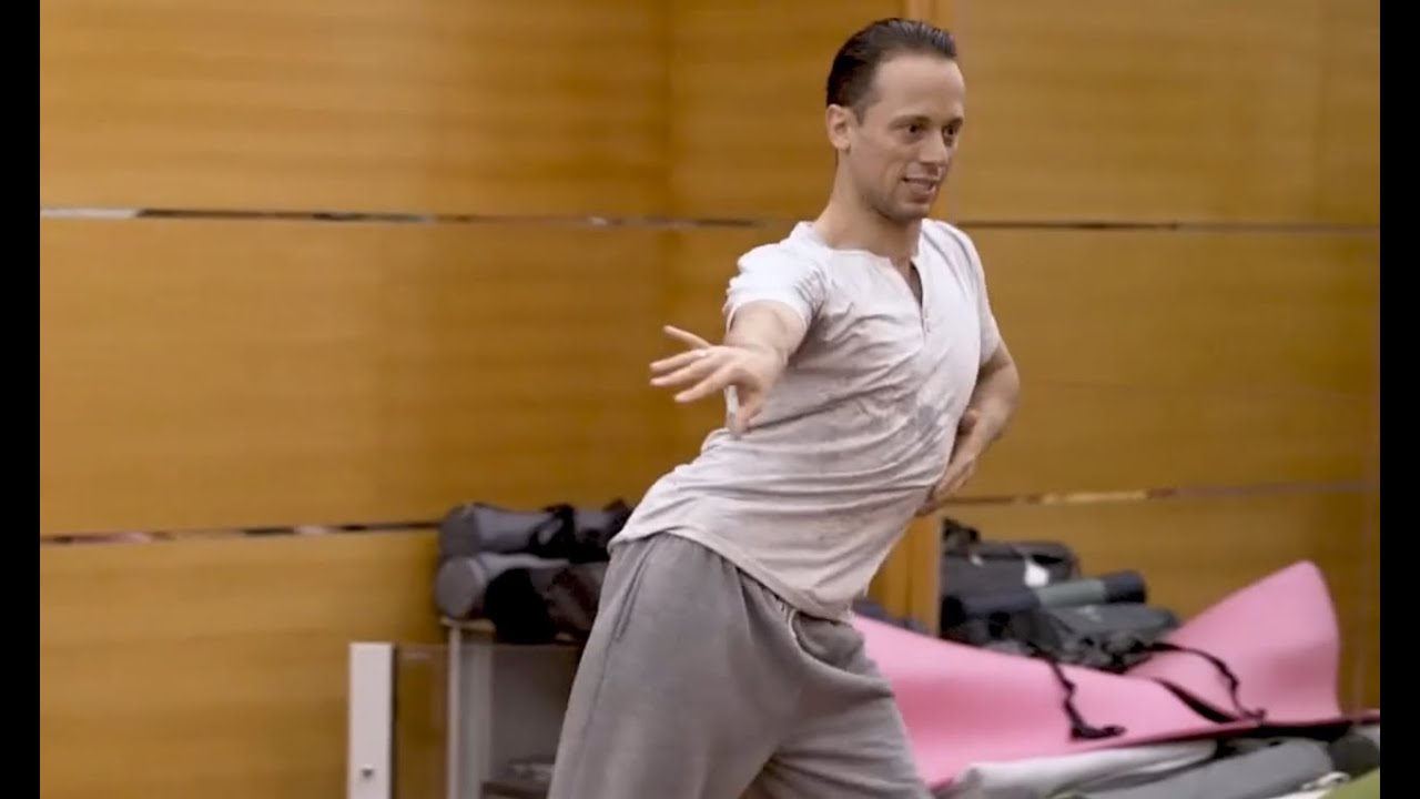 Continuous Body Rolling in Samba: The Key to Fluid Movement