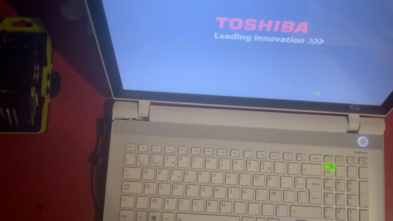 Première tentative de remise en route du Toshiba Satellite LT50-C-100 : il prend pas le SSD
