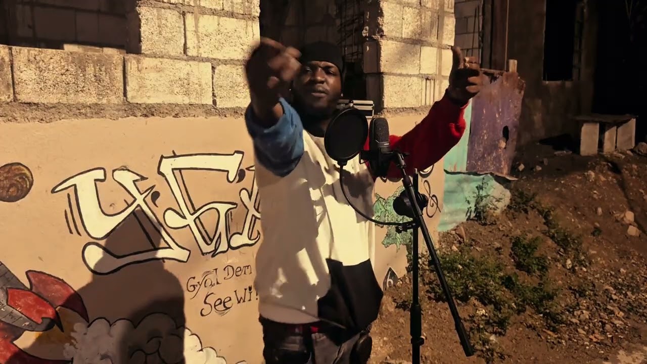 Smokey Da Hooligan-Gotham City (Open Mic Performance) OTR Creative 