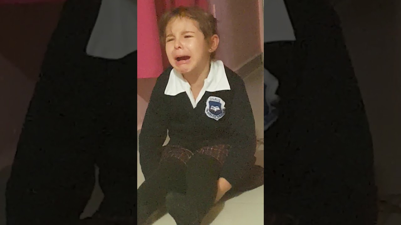 Llego De la escuela y se durmió 3 horas....