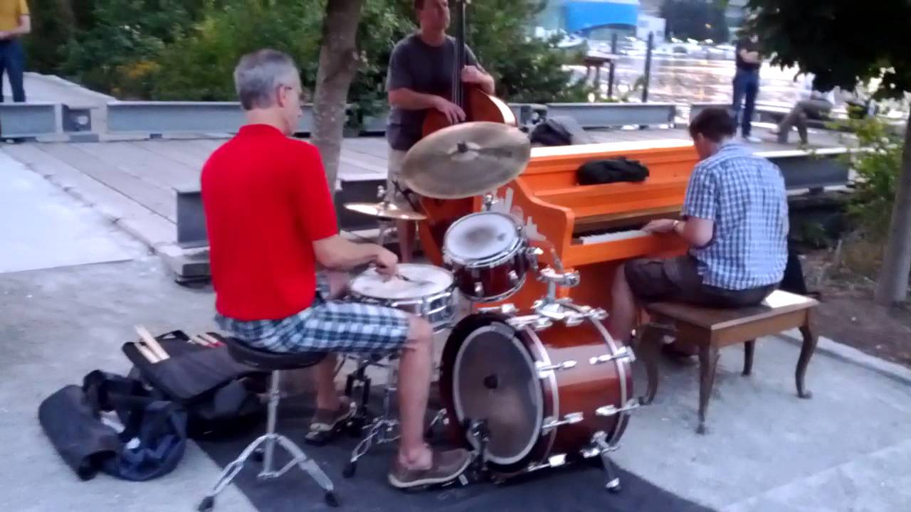 The public piano band