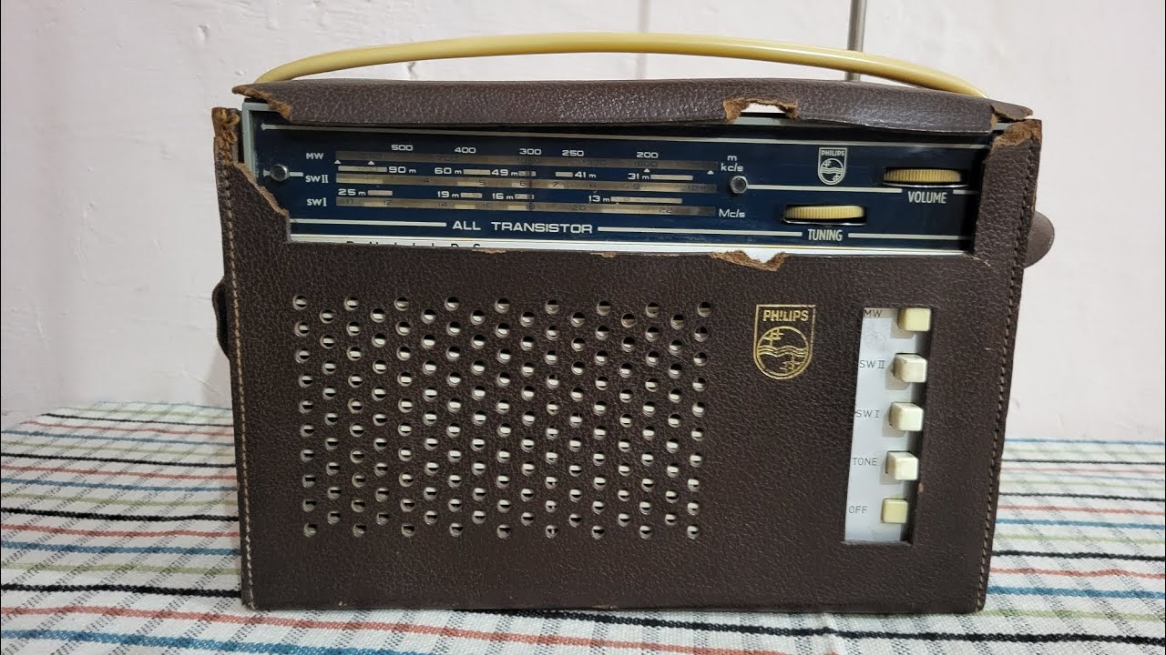 Philips# Holland# 3 band Radio#.     9828622958