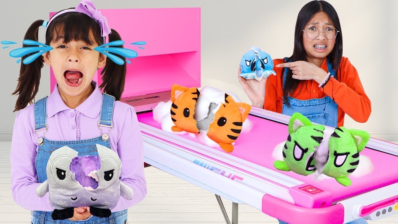 Aventura de Wendy y Ellie en la Máquina de Muñecas y Más 🧸 Niños aprenden a trabajar en equipo
