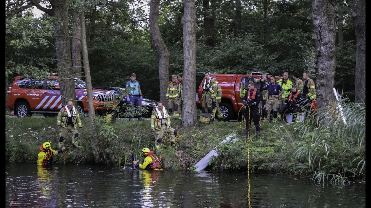 Zoekactie in het Apeldoorns kanaal bij Loenen na gevonden rollator.
