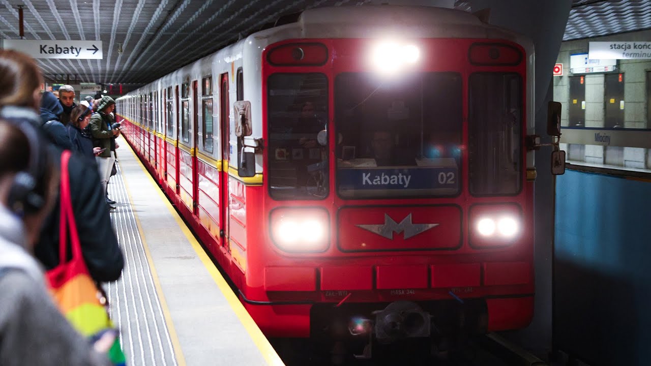 OSTATNI TAKI SKŁAD W METRZE WARSZAWSKIM - Przejazd Wagonmasz seria-81(02) - ASMR