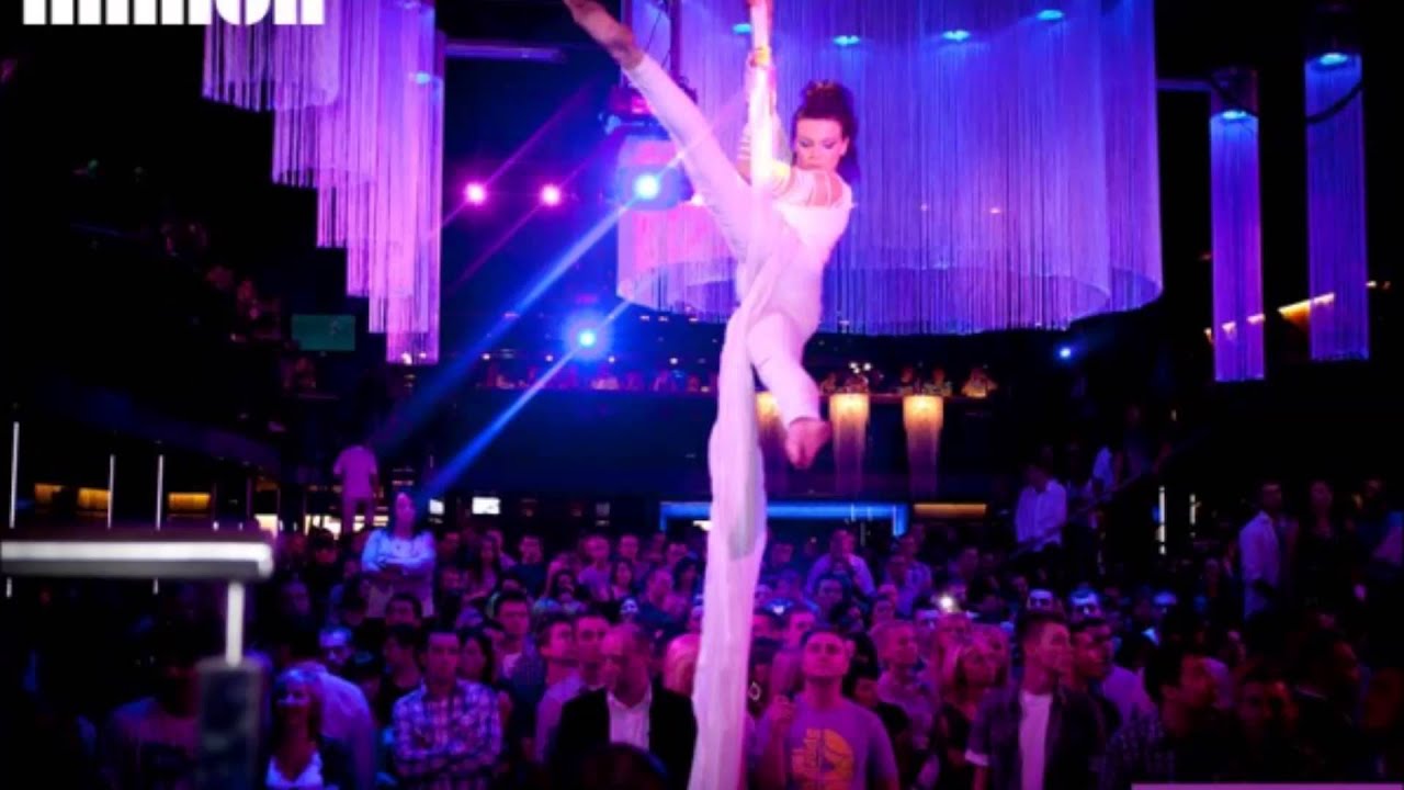 Acrobatics Show by Rising Stars Revue - pokaz akrobatyczny na szarfie