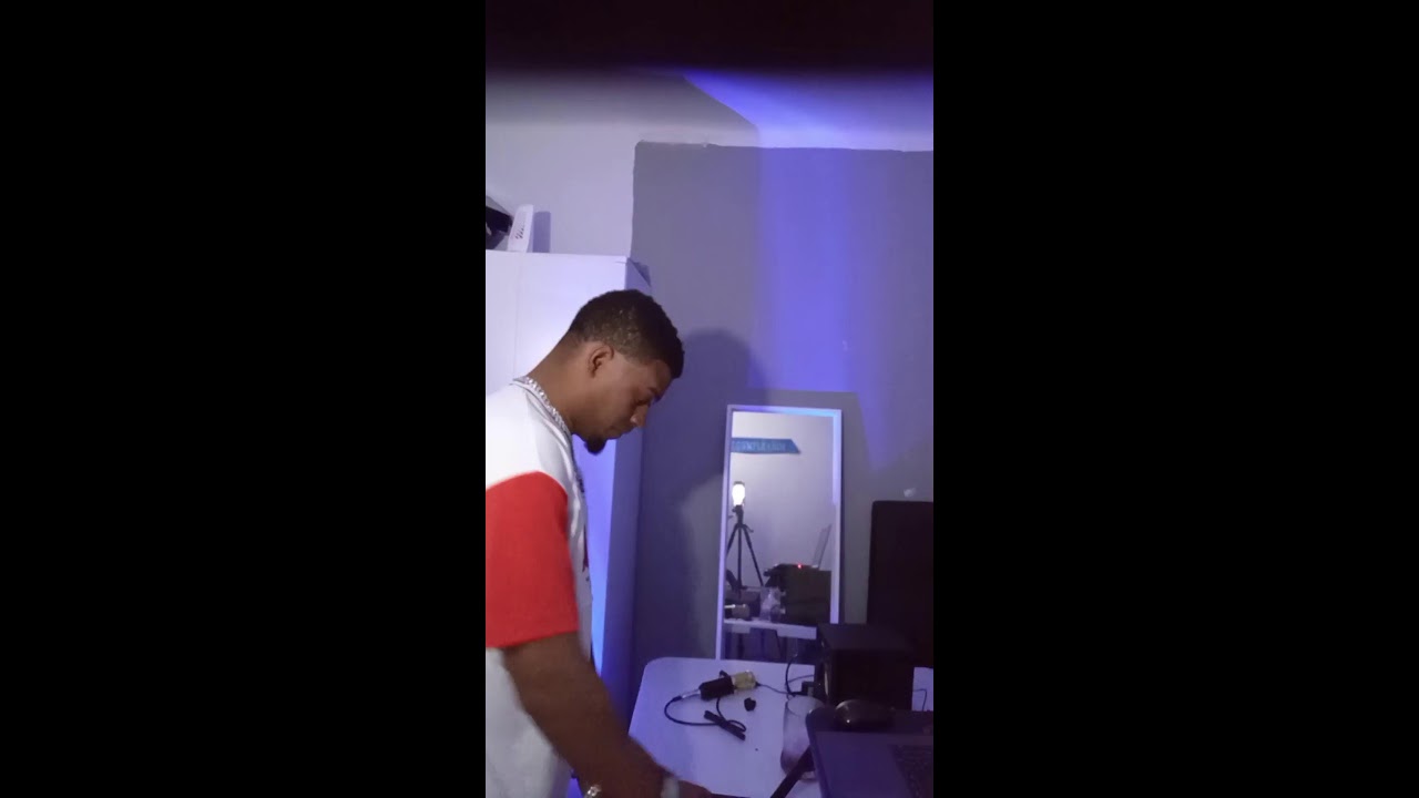 ¡DJ LOCOTRON21 está emitiendo en directo!