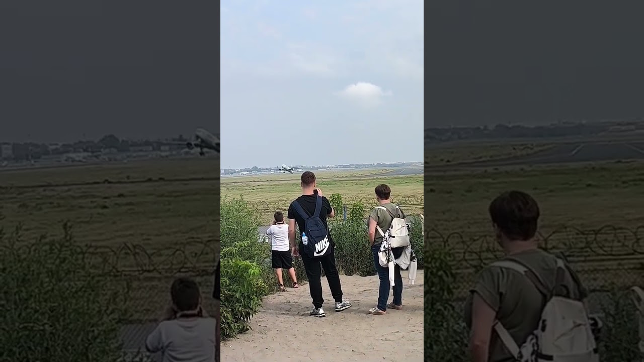 Mavi Gök Airlines Boeing 777-300ER takeoff (previous short was the 777 Emirates but i didn't saw it)