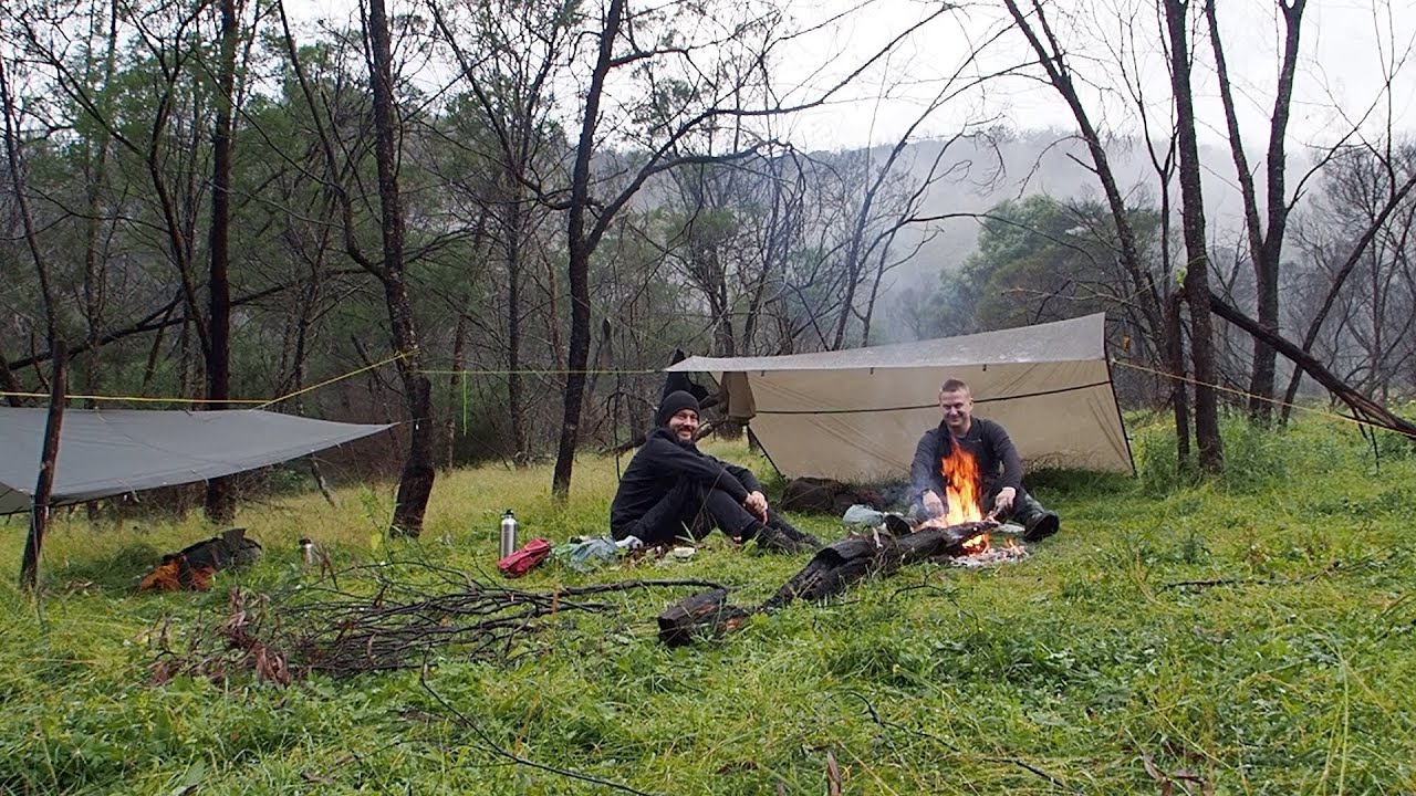 Hiking through the cliffs | Tarp camping in the Australian Bush
