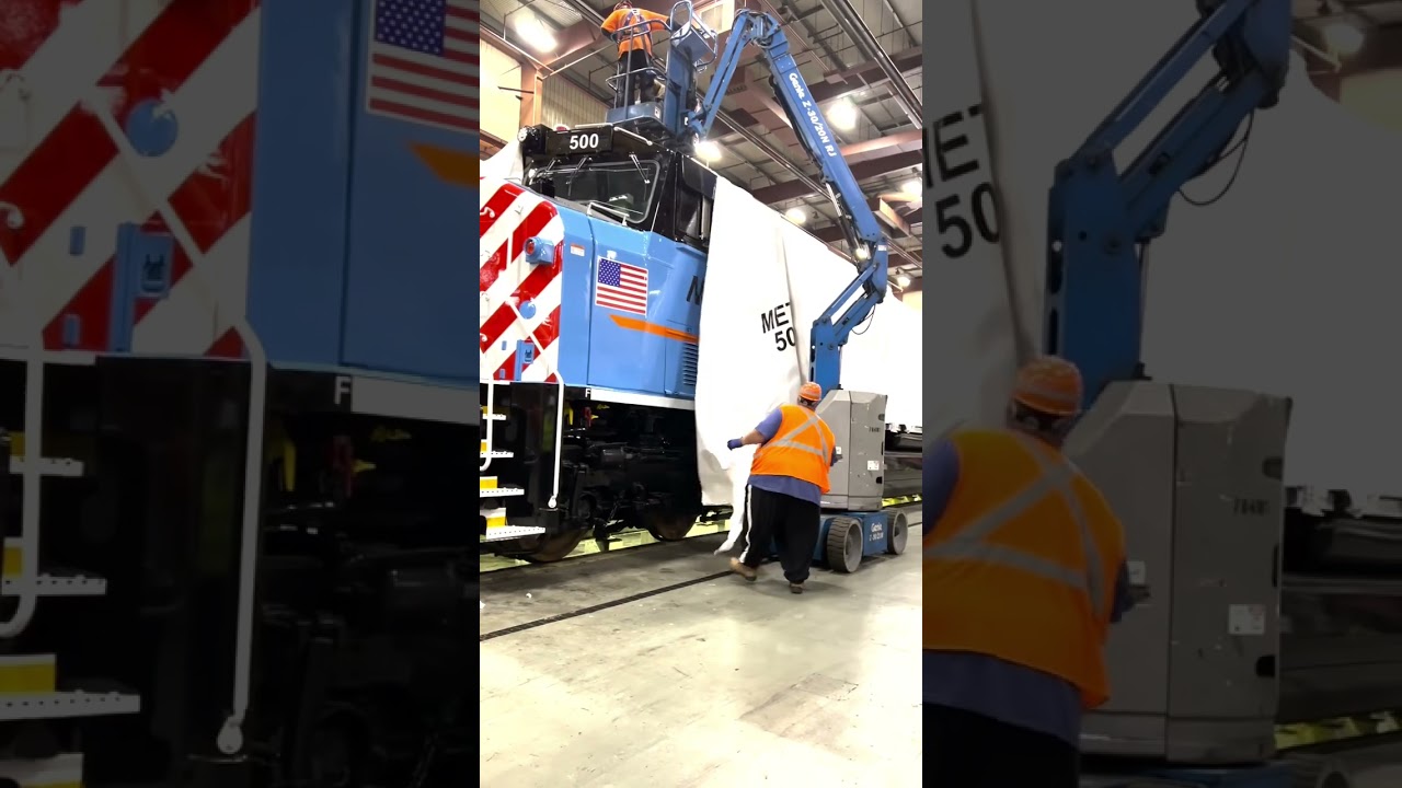 Metra reveals Locomotive 500 SD70MACH