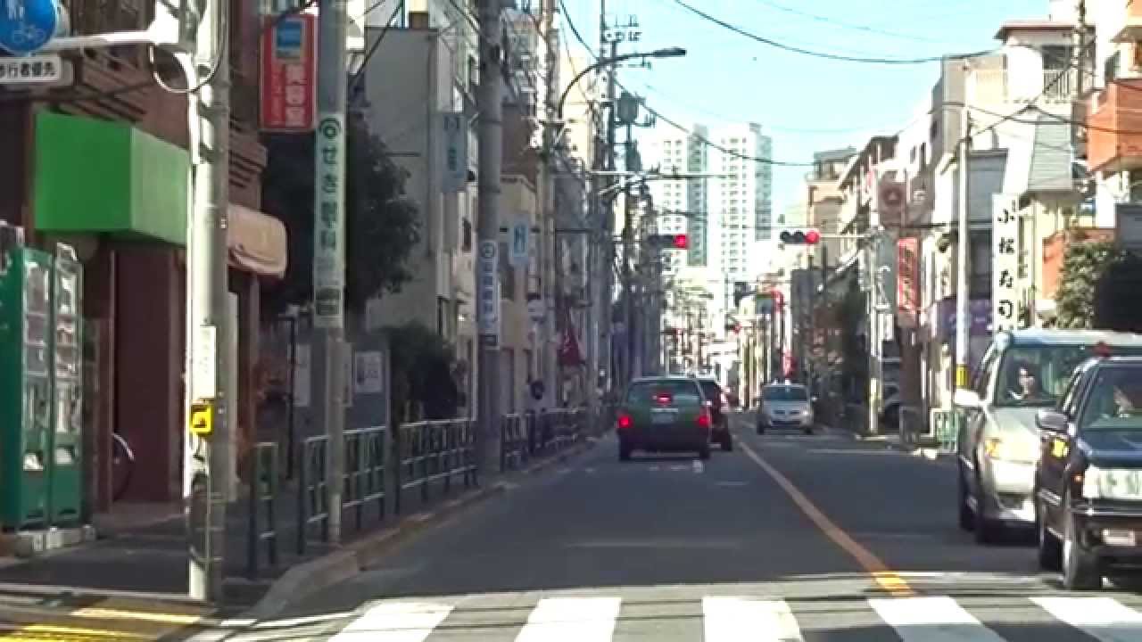 Driving in Japan - Traffic Lights - Green Light but not ok to turn!?
