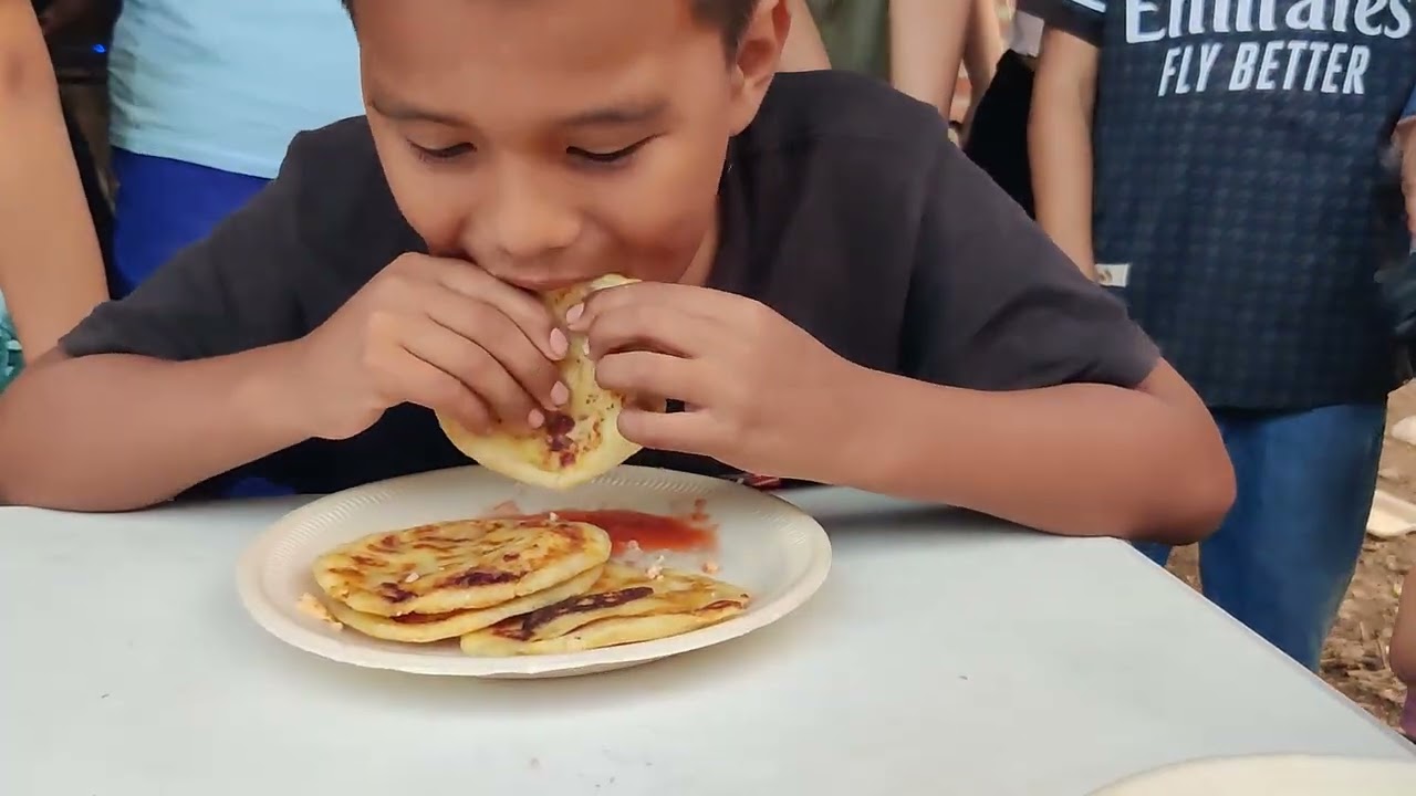 Estos niños se pasaron de comer pupusa. Vieran cuántas se comieron #video #videoviral #suscribete 