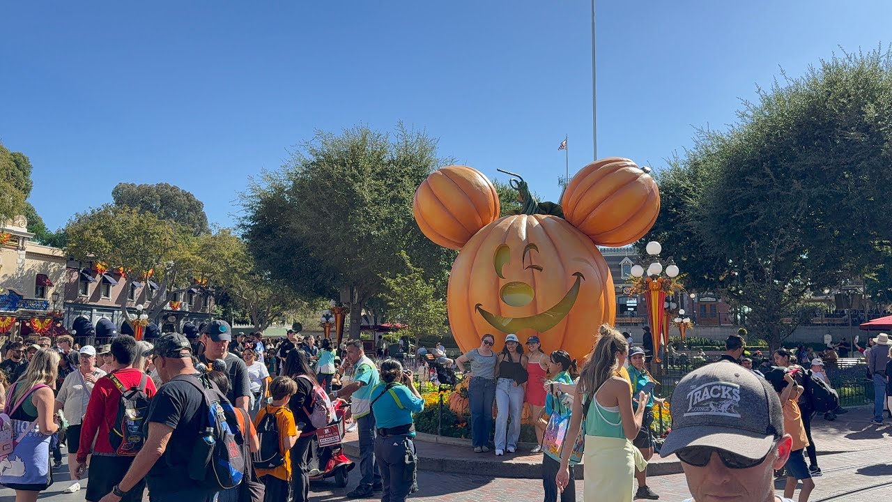 Main Street USA Walkthrough POV - Disneyland 70th - 10/12/25 (4k 60fps)