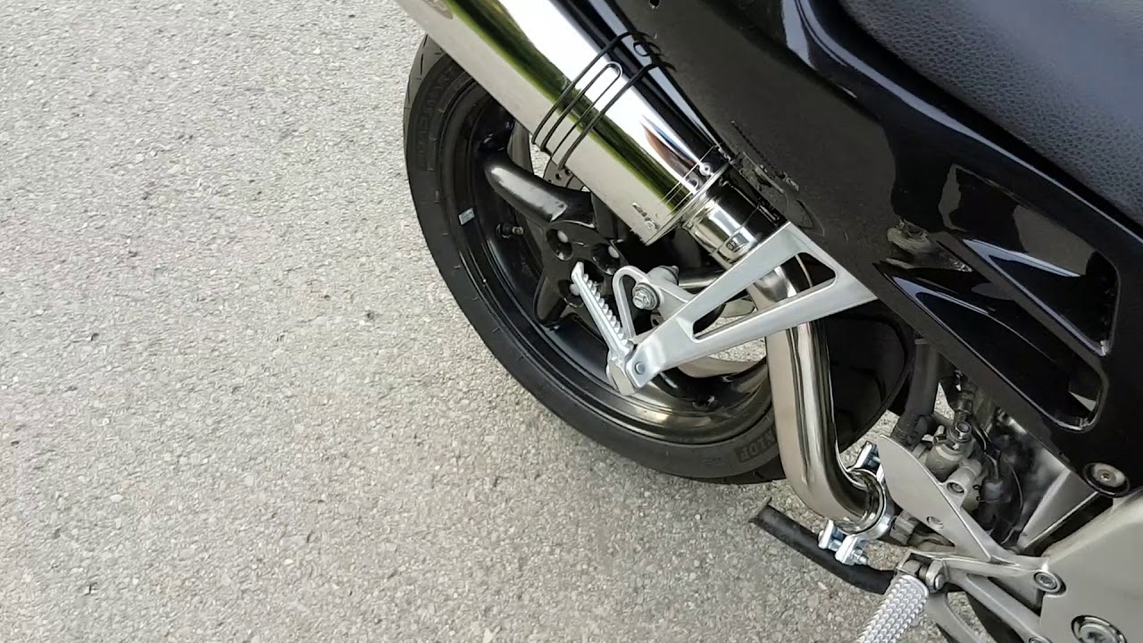 Honda VFR750 RC36 / 2 Delkevic exhaust Sound