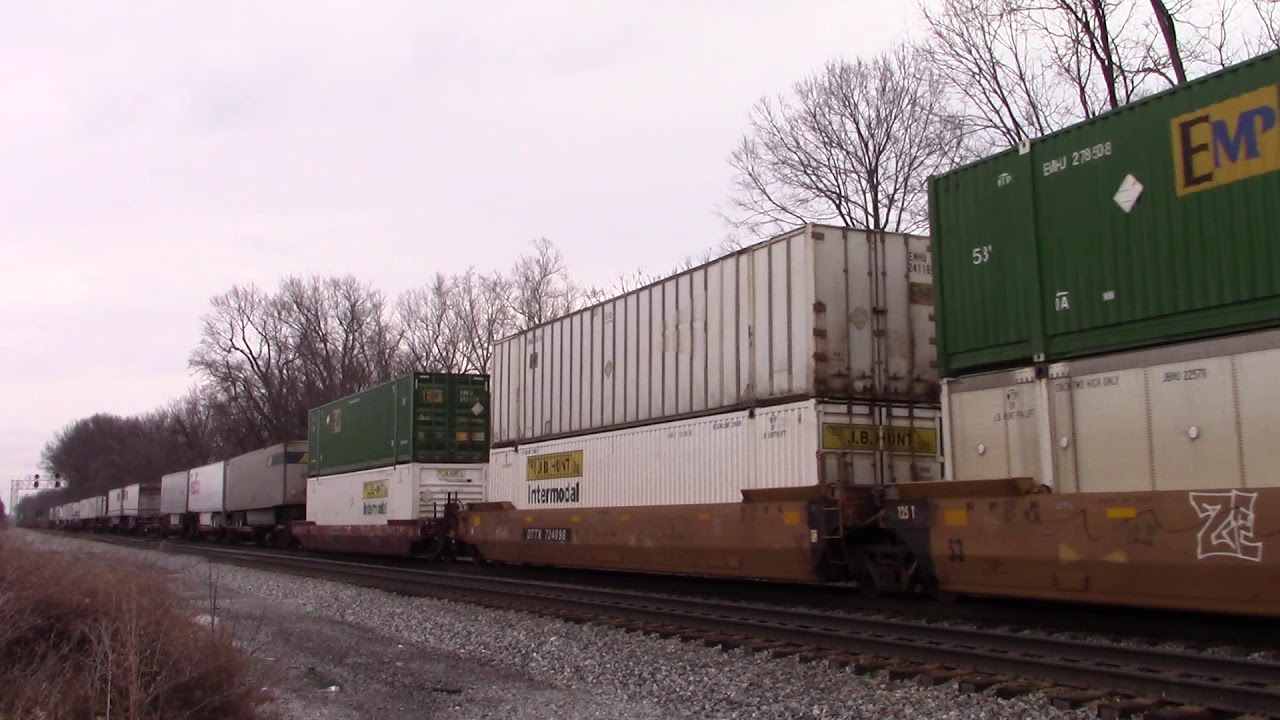 NORFOLK SOUTHERN GE D9-44CW Intermodal Container Southbound Train