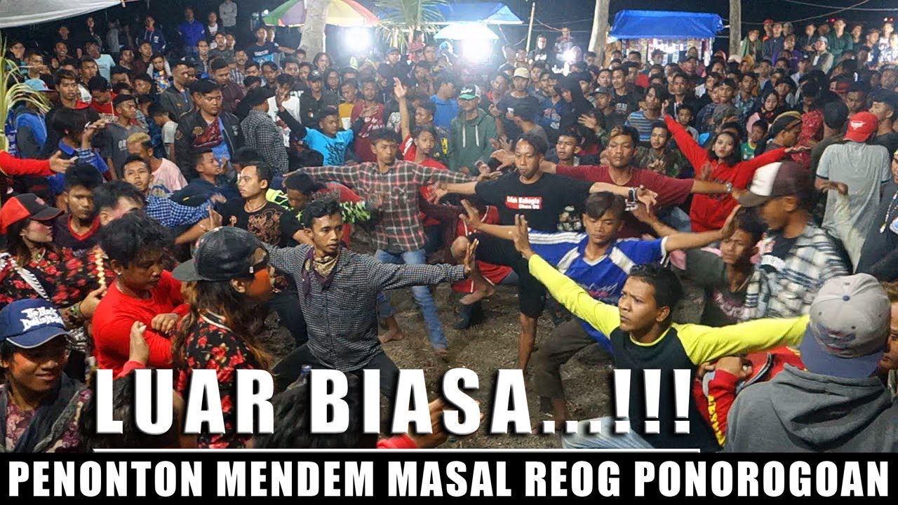 Penonton Mendem Masal Reog Ponorogoan bersama Ebeg Sri Lestari di Kedungreja Gandrungmangu Cilacap