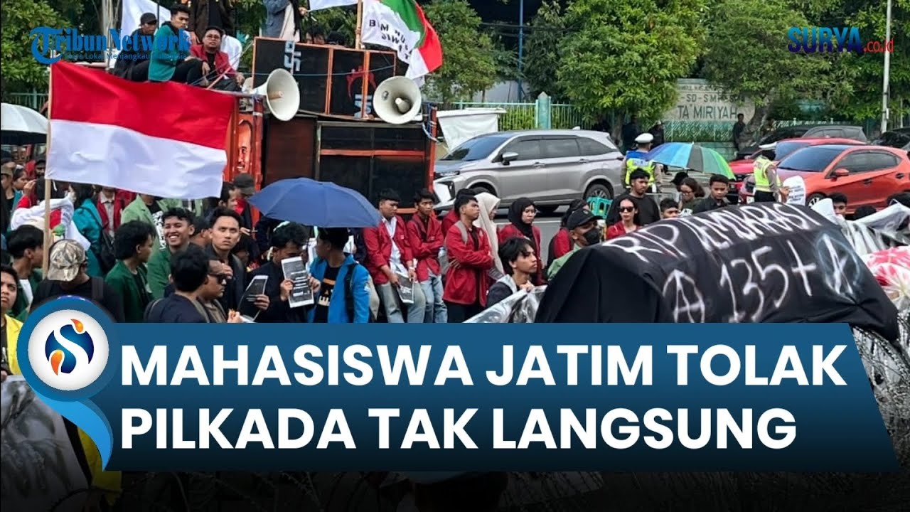 Bawa Keranda Hitam ke DPRD Jatim, Mahasiswa Jawa Timur Demo Tolak Pilkada Tidak Langsung