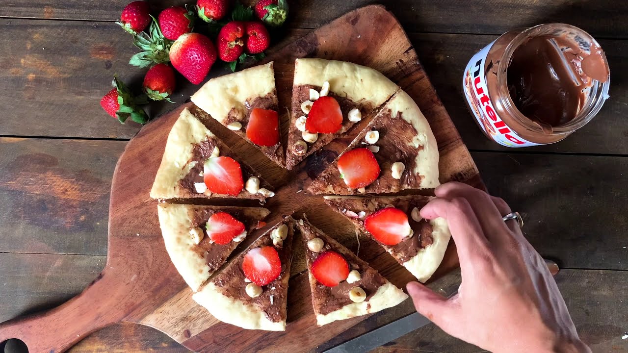Nutella Pizza with Strawberries | Tiny Chef