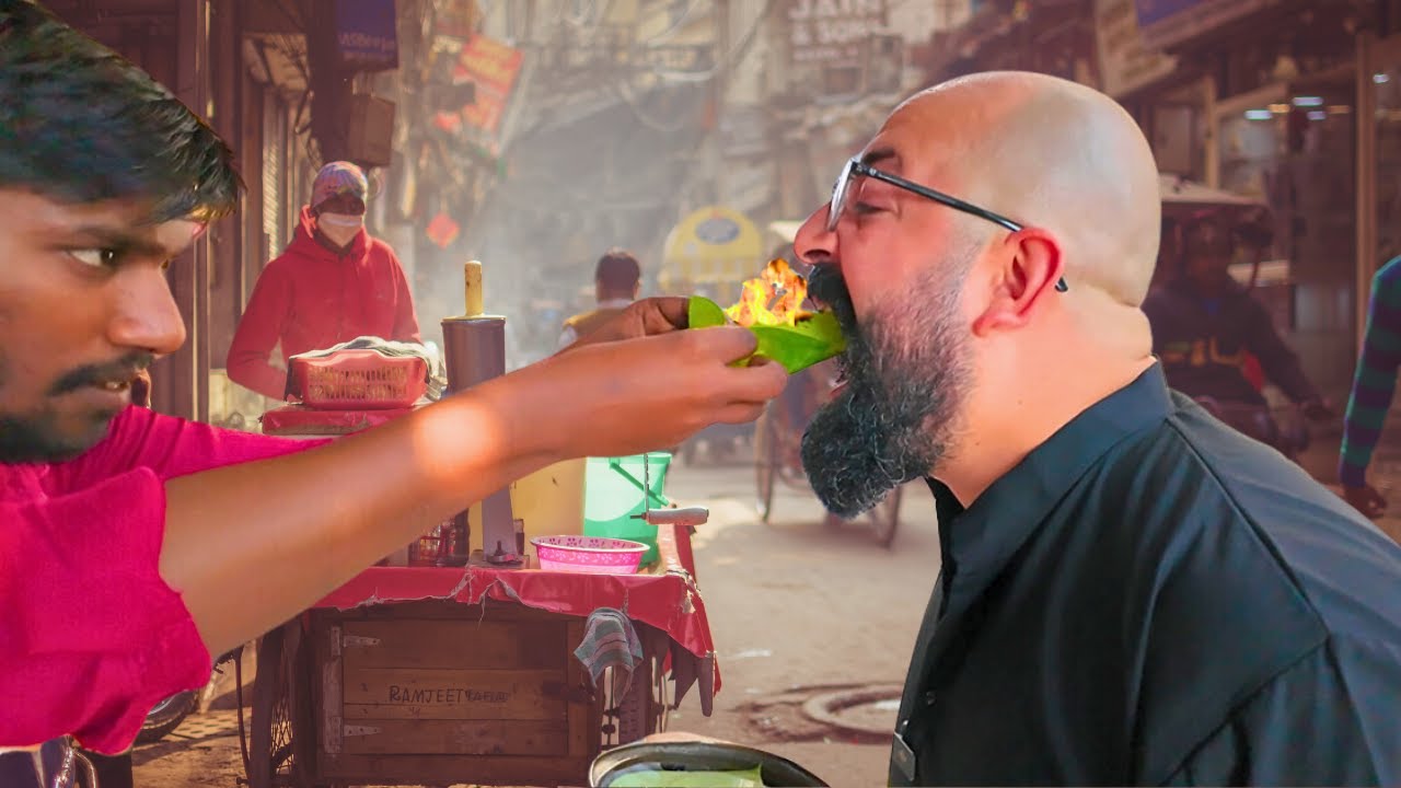 جنون أكل النار😱 في دلهي الهند -🇮🇳Fire Paan Delhi India
