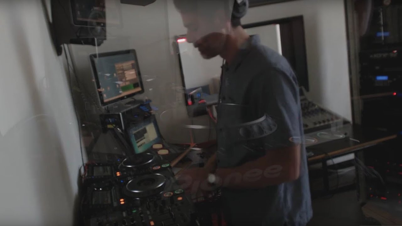 Steve Bicknell in TweakFM (6dimensions)