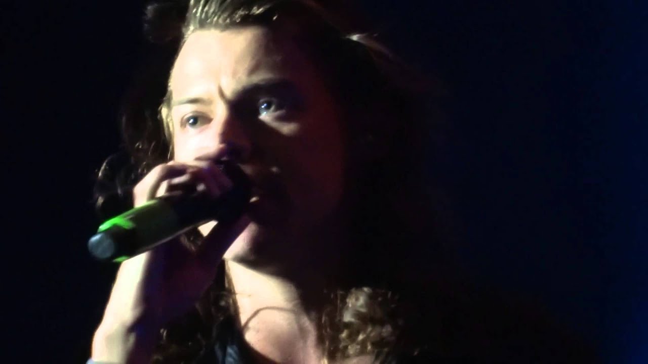 Night Changes (Part 2 / Fans singing) - One Direction - London o2 Arena 24/09/2015