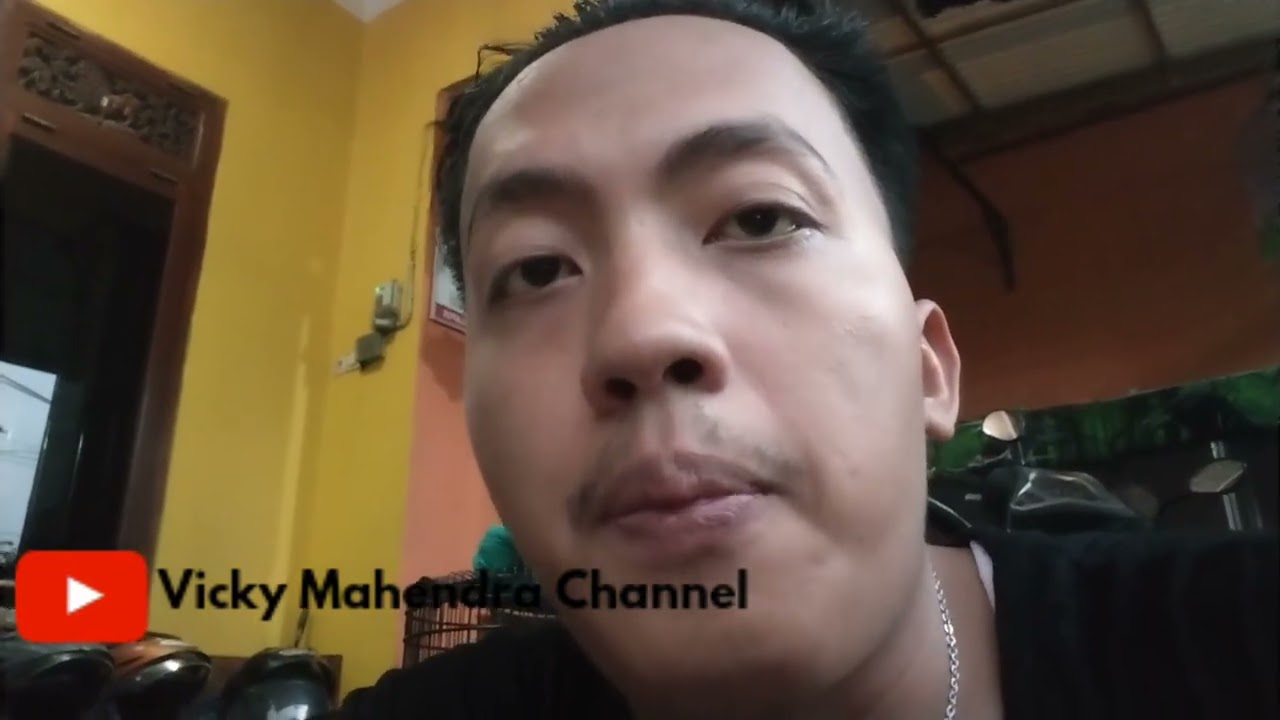 Walaupun hujan saya tetap bersihkan kandang burung saya gais 