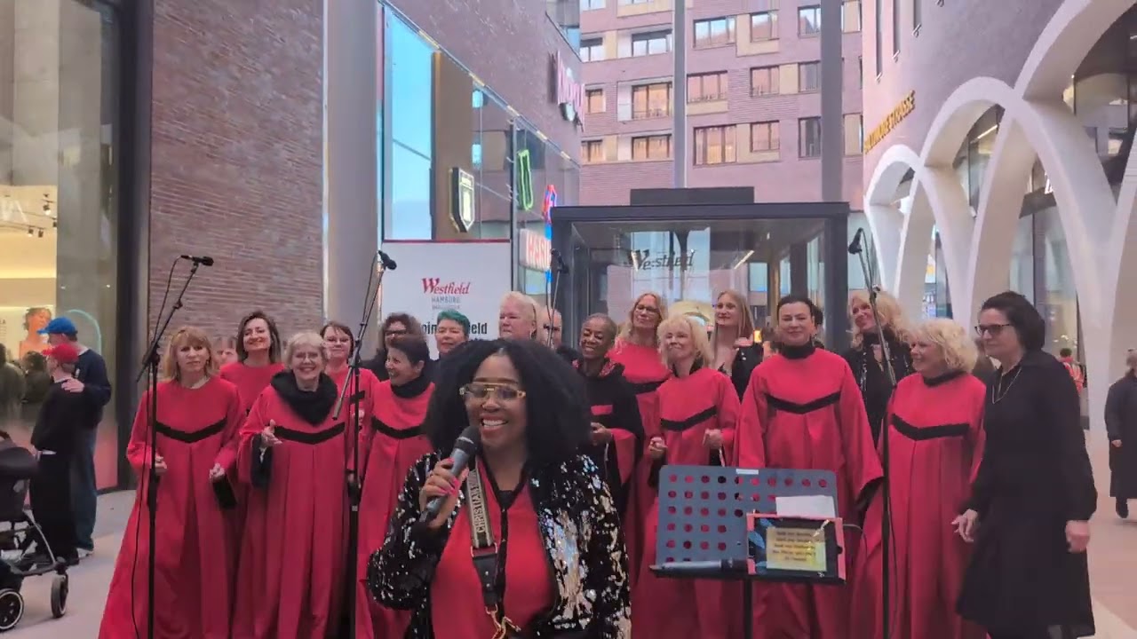 Leviticus  Gospel Chor bei Eröffnung des Westfield Hamburg Einkaufszentrum Überseequartier HafenCity