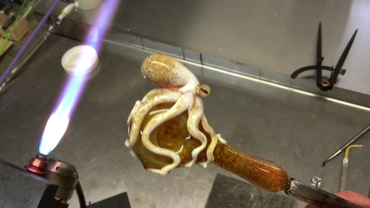 Quick Fire: Octopus Glass Hand Pipe