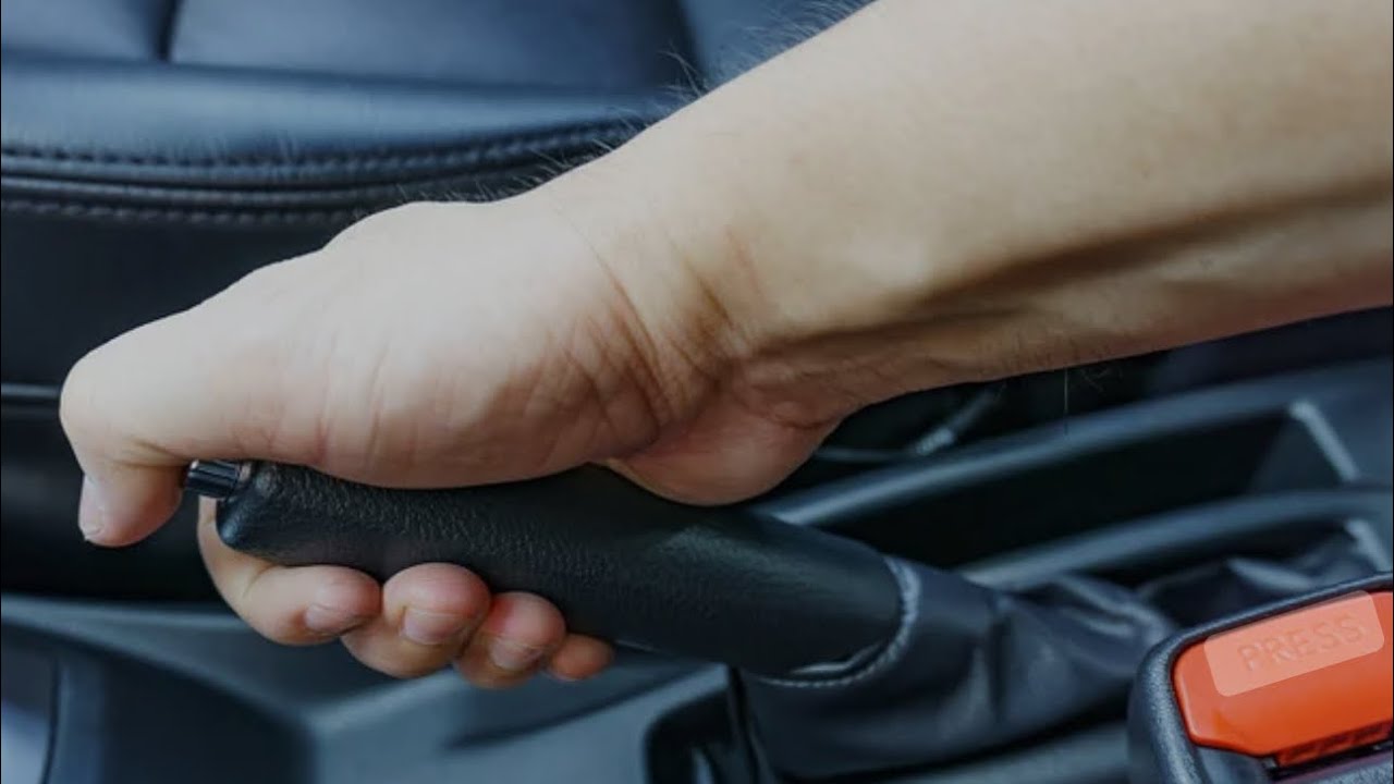 Hat ein Tesla Model 3 eine Feststellbremse u. wenn ja, wo liegt der Unterschied zur ￼Parkstellung?