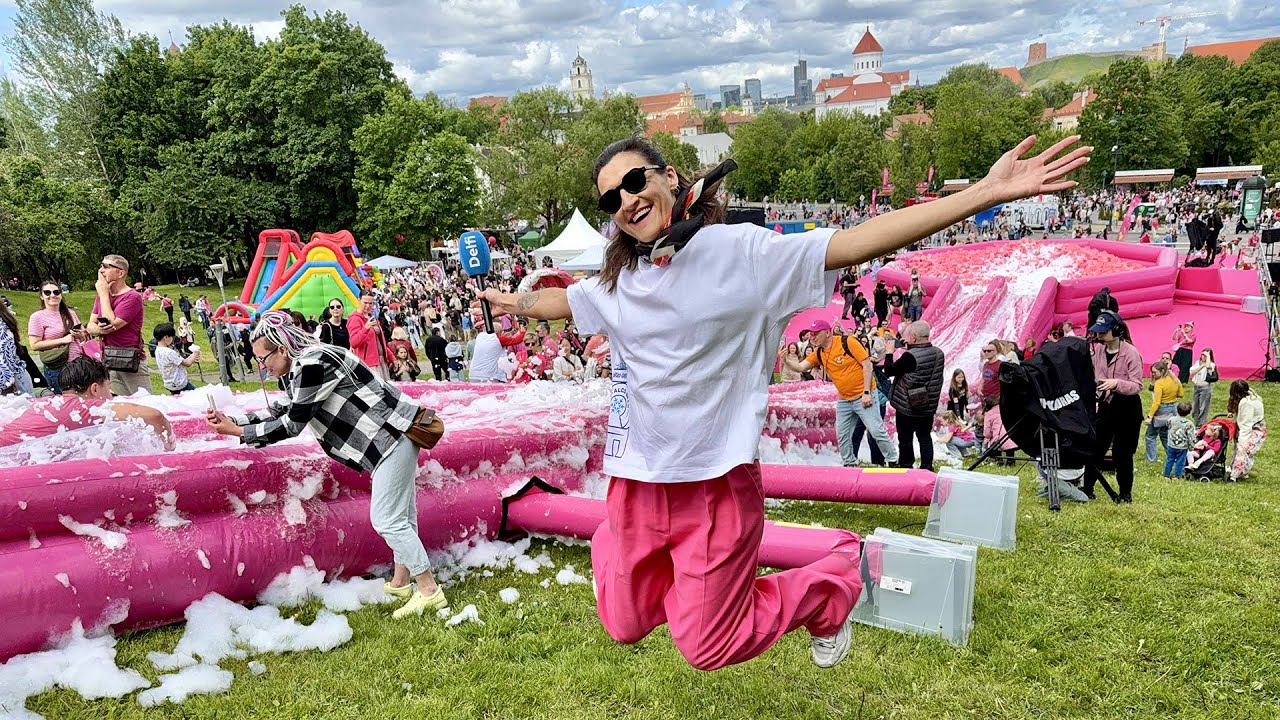 Vilnius nusidažė rožine: tiesiogiai iš Šaltibarščių festivalio siausmo