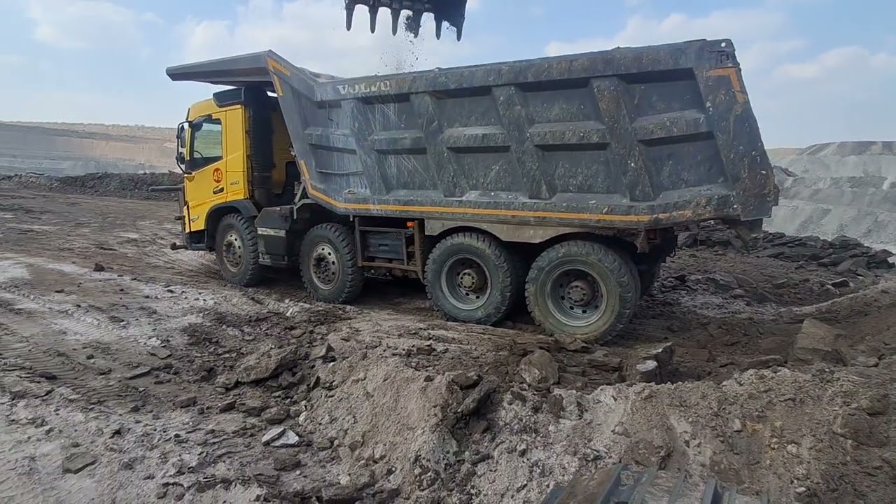 Balu loading Volvo taracks barathbench tara ashok lend loading taracks 490 Excavators Volvo 