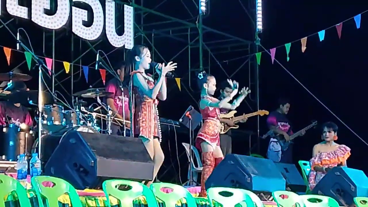 น้องธิดาลาวฟิชชิ่งน้องน้ำหวานบนเวทีเพชรสะออนลำเพลิน