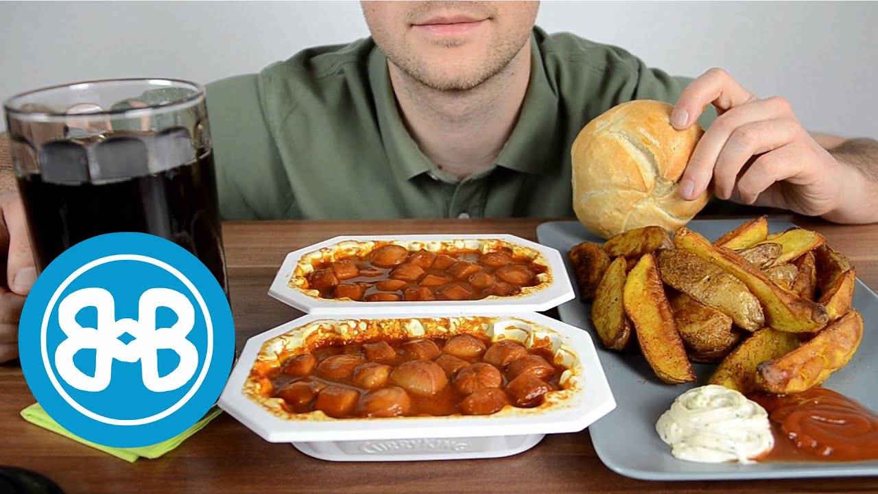 Currywurst w/ potatoe wedges + bread roll - Breznbruada - German ASMR (no talking)
