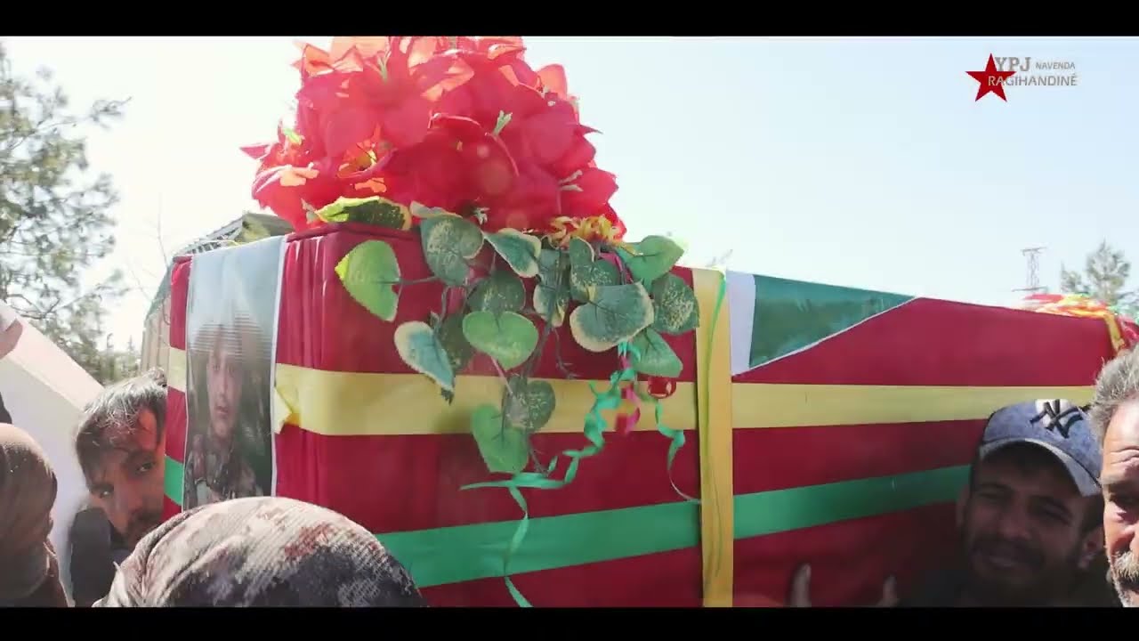 Li Kobanê merasîma 5 şehîdan