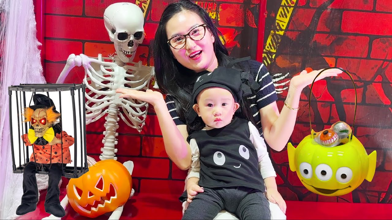 Changcady dẫn em Táo đi chơi Halloween, hoá trang thành con nhện siêu dễ thương