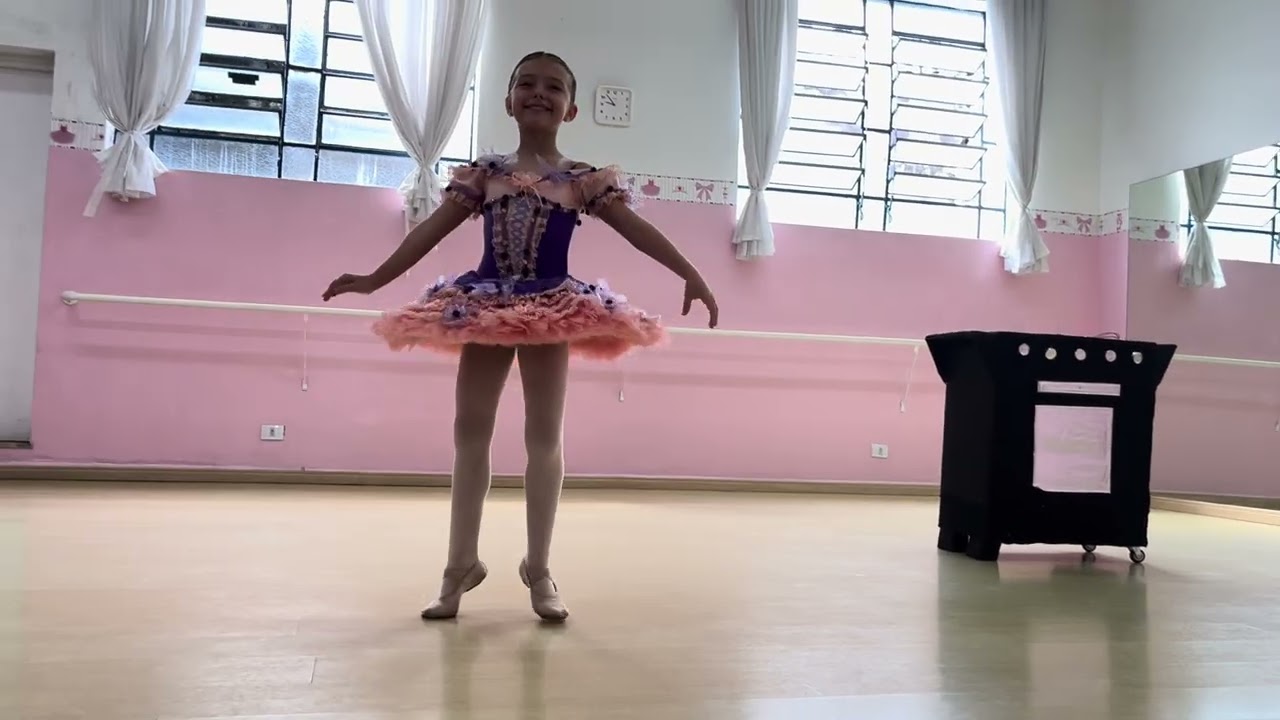 Senhorita Docinho - bailarina Valentina Baptistella Bizetto. Coreógrafa: Beatriz Pimenta 