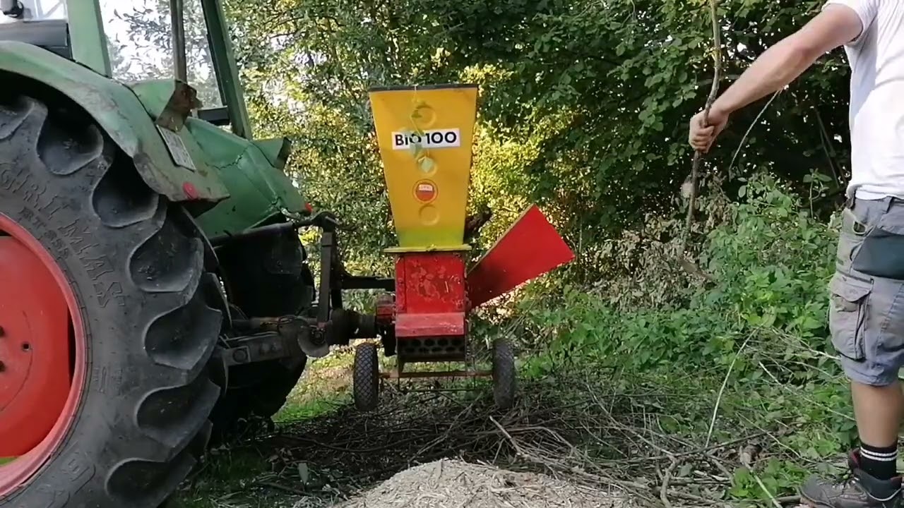 Astwerk und Grünschnitt häcksln mit Caravaci Bio 100 Mulchhäcksler