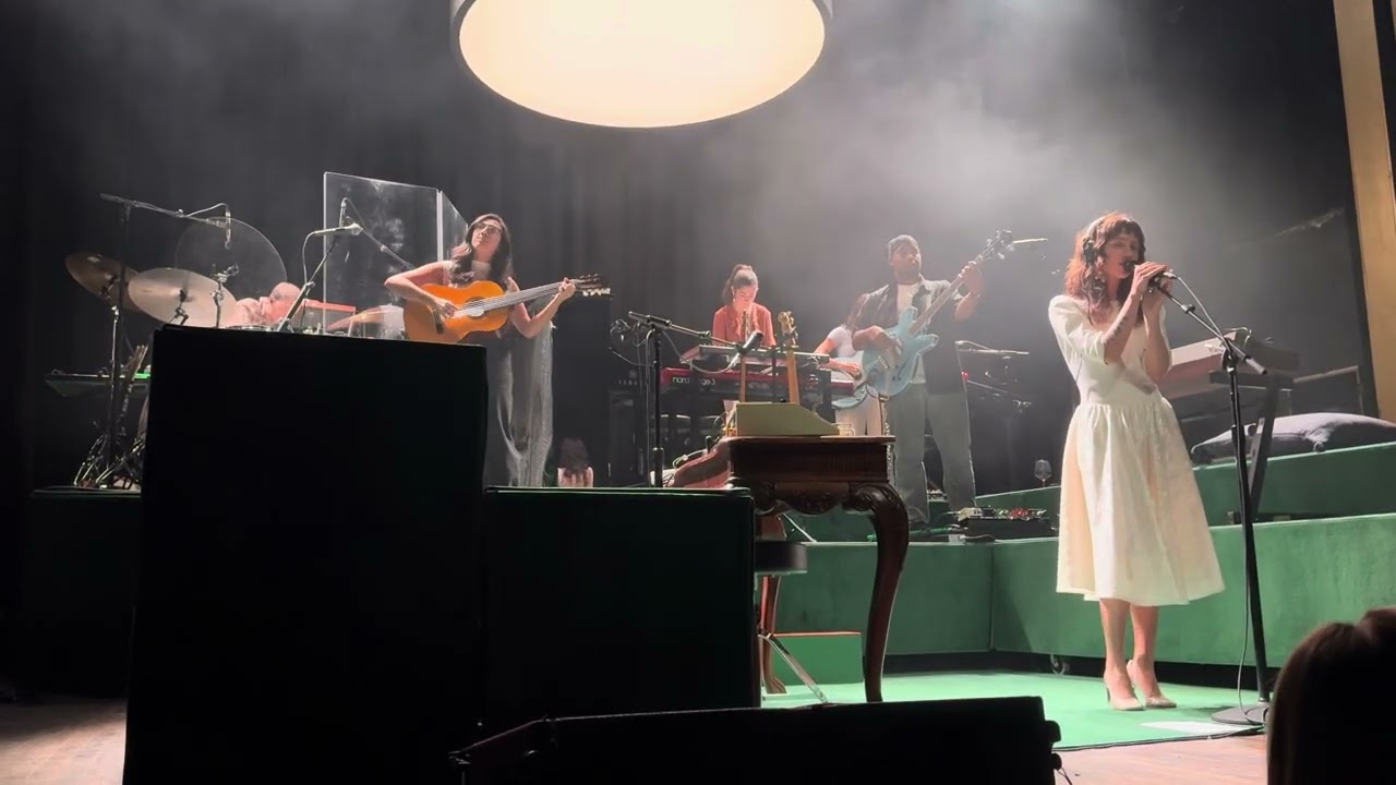 Clairo, “Nomad” Live