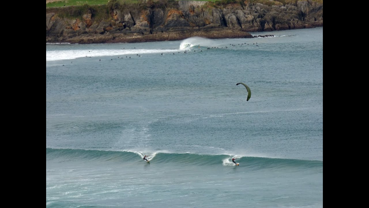 KITESURF VERSUS SURF SESSION IN MUNDAKA
