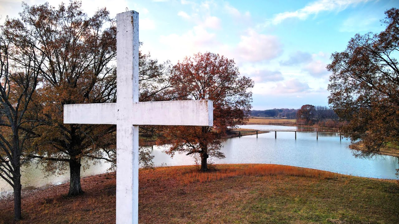 Elvis Presley's Abandoned Ranch Is Falling Apart Near Graceland