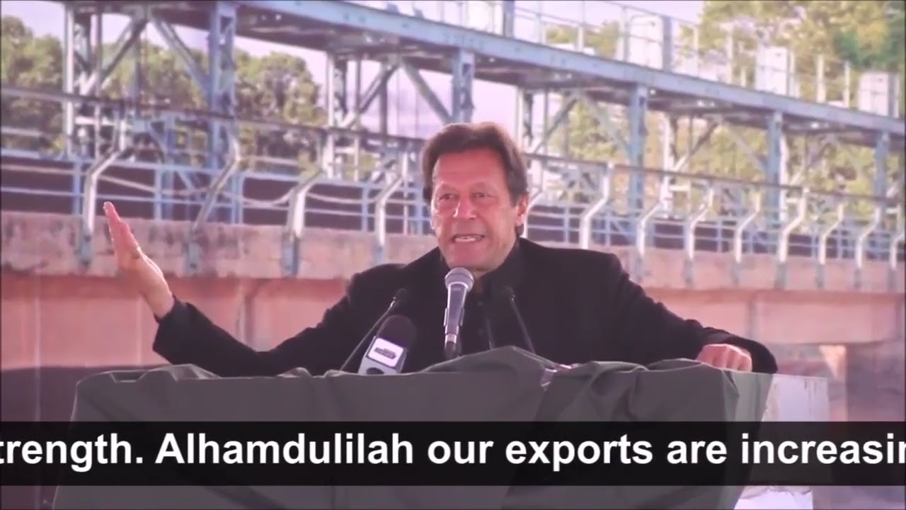 عمران خان کی گراؤنڈ میں کراؤڈ سے پریس کانفرنس کرتے ہوئے 