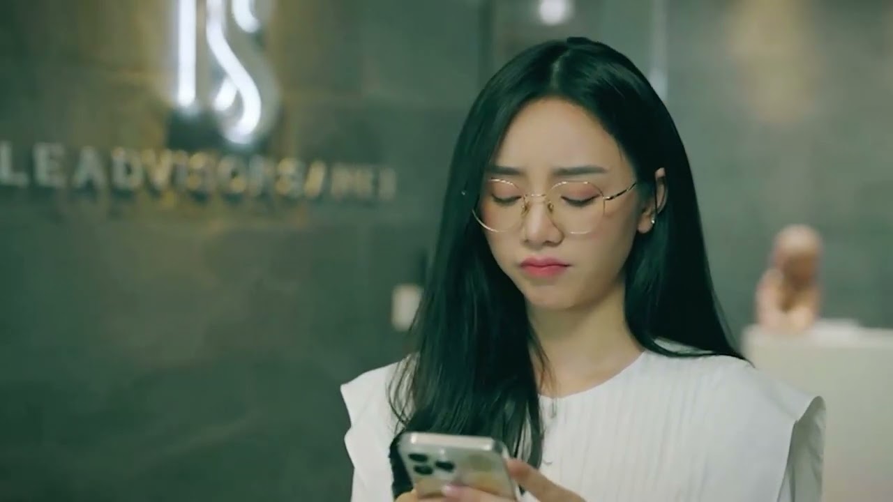 C&Oacute; G&Igrave; ĐẶC BIỆT TẠI BỐI CẢNH VĂN PH&Ograve;NG SANG TRỌNG TRONG PHIM &ldquo;CH&Uacute;NG TA CỦA 8 NĂM SAU&rdquo;?