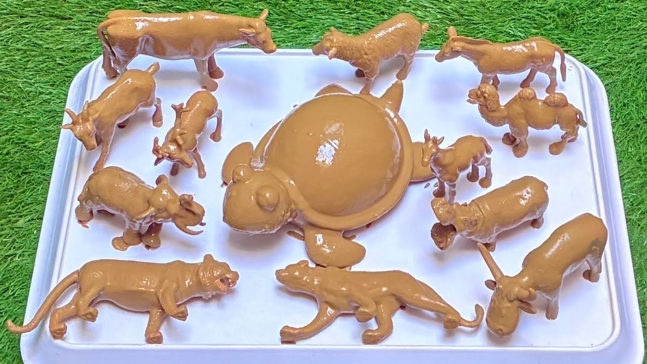 Trapped in Sticky Mud: A Sticky Mud Adventure with a Giant Sea Turtle & wild Animals