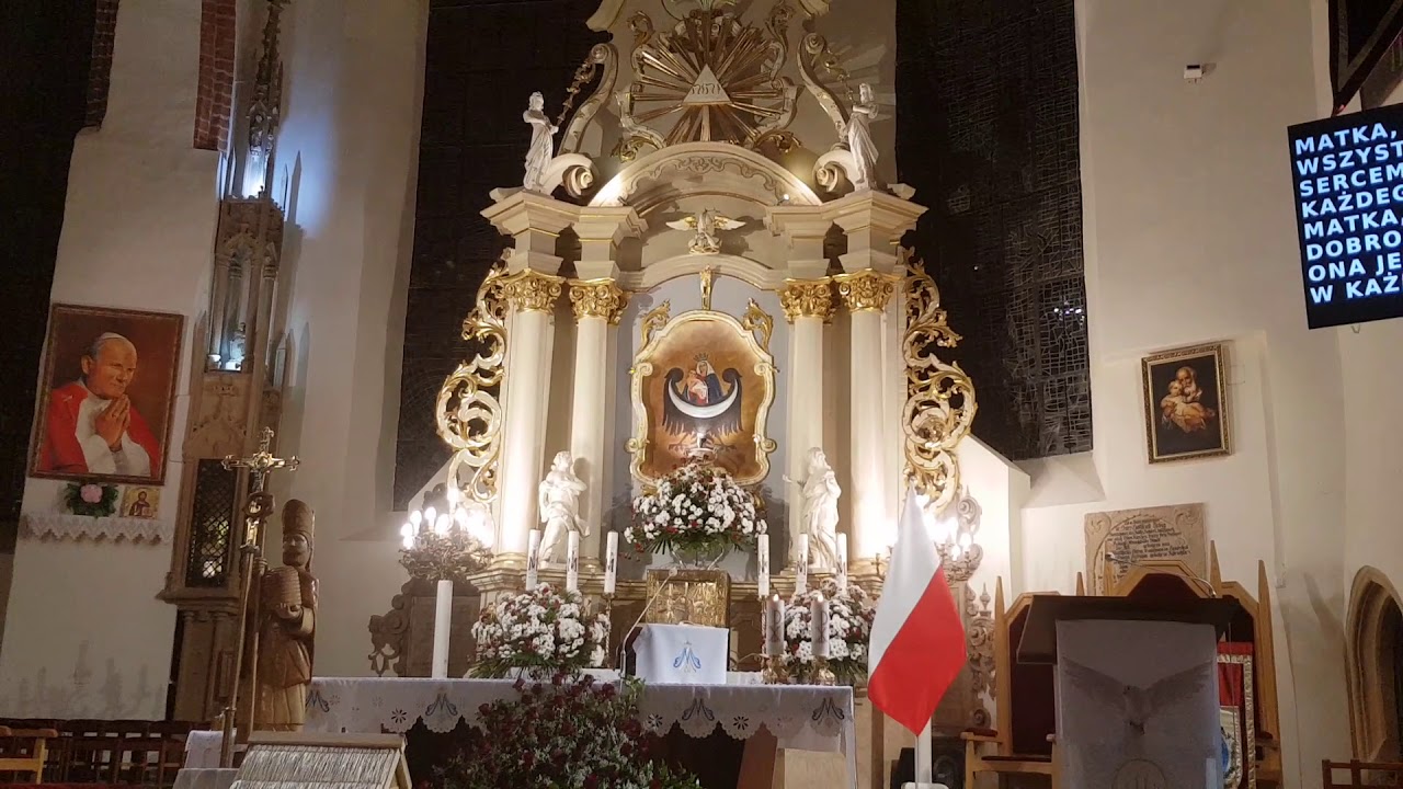 Zasłonięcie obrazu w kościele Matki Bożej Częstochowskiej w Lubinie 16.10.2018.