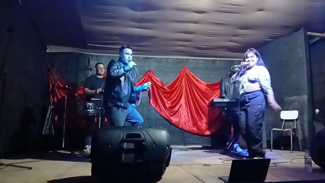Coincidencia con Invensibles del amor ft Chavelita en maquehue cantando nuestra cancion Bailando 