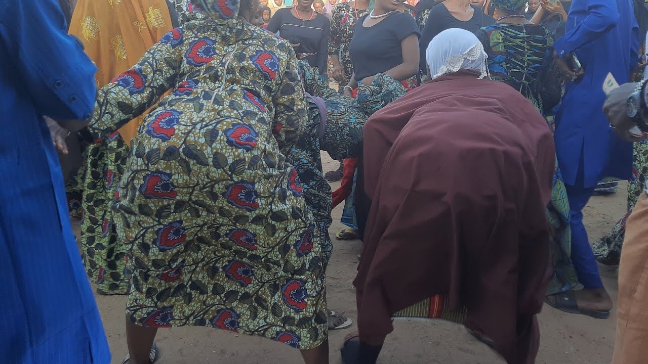 rawar baya baya da ango da amarya da kawayen amarya sukayi tatada ahankalin kowa