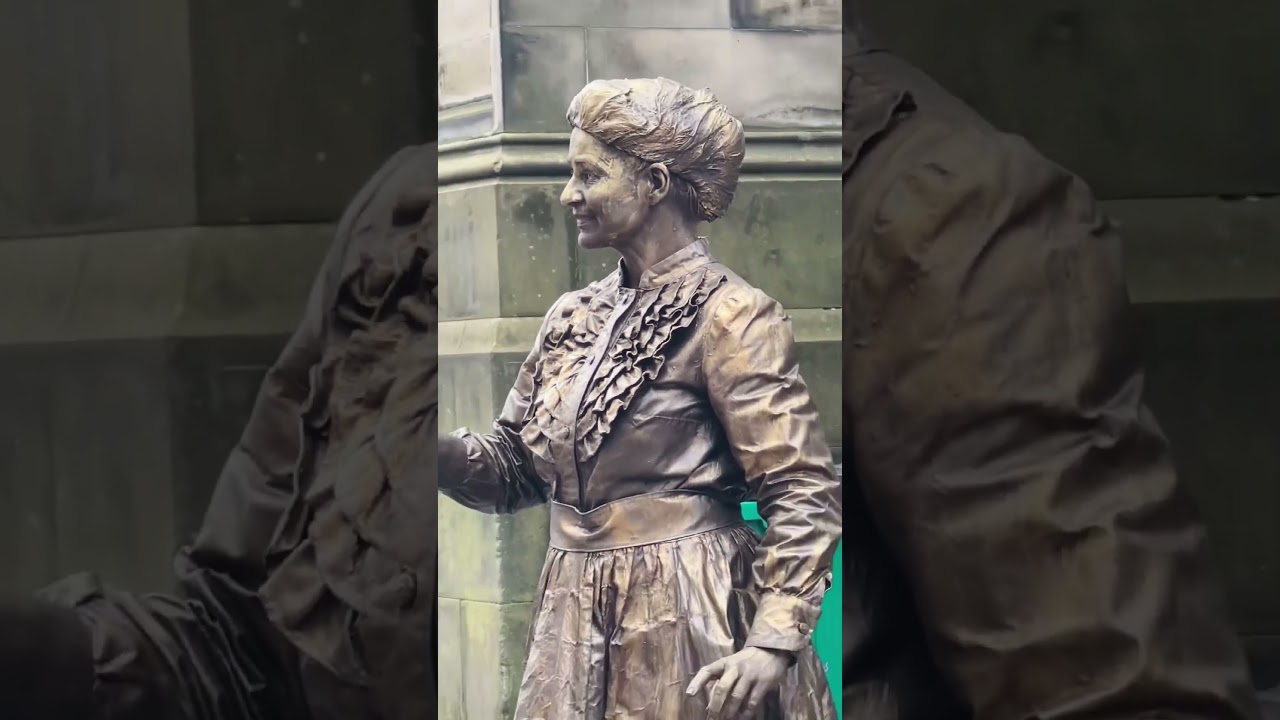 #shorts #trending  amazing makeover lady statue #uk #celebration #beautiful
